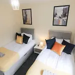 펜션 Cosy Modern 3 Bedroom House In
