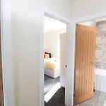 펜션 Cosy Modern 3 Bedroom House In