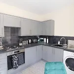 Cosy Modern 3 Bedroom House In 펜션 브래드퍼드