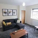 Cosy Modern 3 Bedroom House In 브래드퍼드