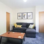 Cosy Modern 3 Bedroom House In 펜션 *