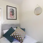 펜션 Cosy Modern 3 Bedroom House In