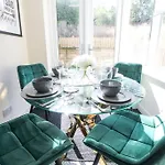 Cosy Modern 3 Bedroom House In * 브래드퍼드