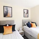 펜션 Cosy Modern 3 Bedroom House In *