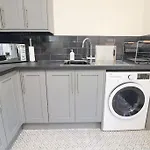 Cosy Modern 3 Bedroom House In 펜션 브래드퍼드