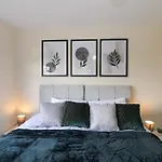 펜션 Cosy Modern 3 Bedroom House In