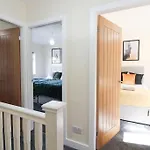 펜션 Cosy Modern 3 Bedroom House In *