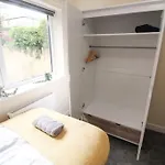 Cosy Modern 3 Bedroom House In 브래드퍼드