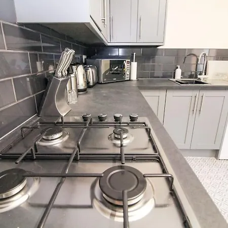 Vakantiehuis Cosy Modern 3 Bedroom House In *