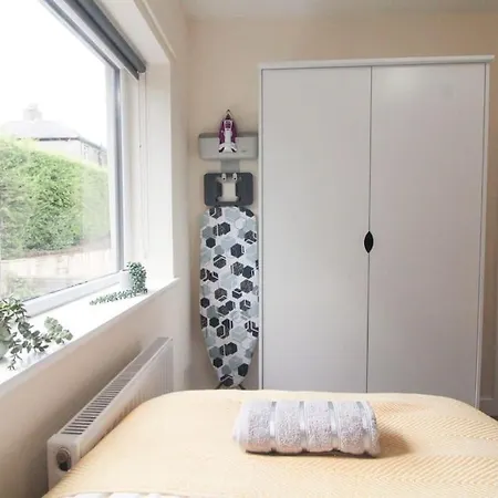 펜션 Cosy Modern 3 Bedroom House In 브래드퍼드