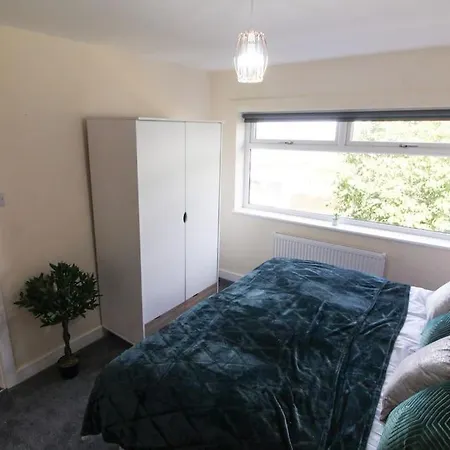 Cosy Modern 3 Bedroom House In Bradford (West Yorkshire)