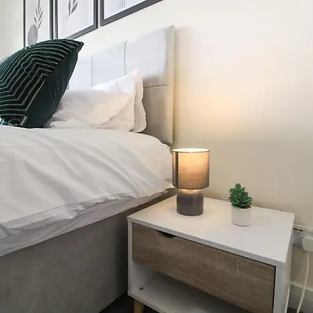 Cosy Modern 3 Bedroom House In 펜션