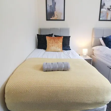 Cosy Modern 3 Bedroom House In *