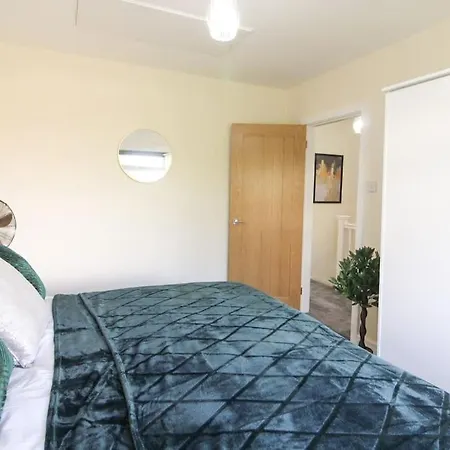 펜션 Cosy Modern 3 Bedroom House In *