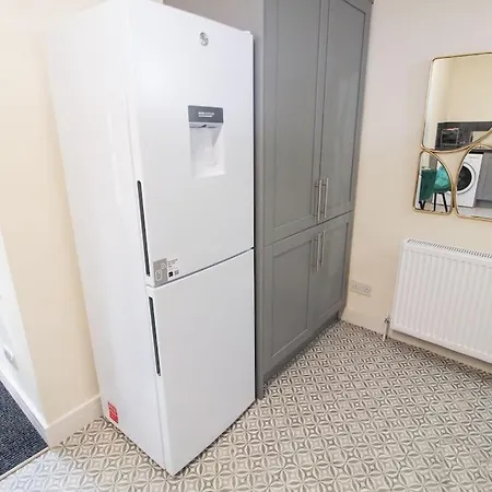 Cosy Modern 3 Bedroom House In