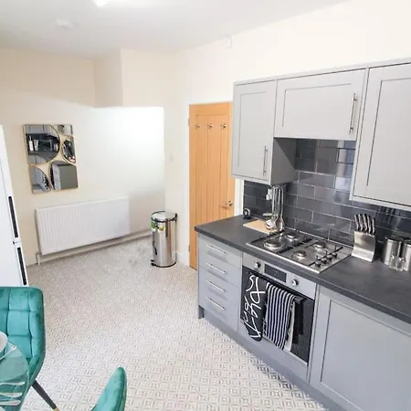 Cosy Modern 3 Bedroom House In