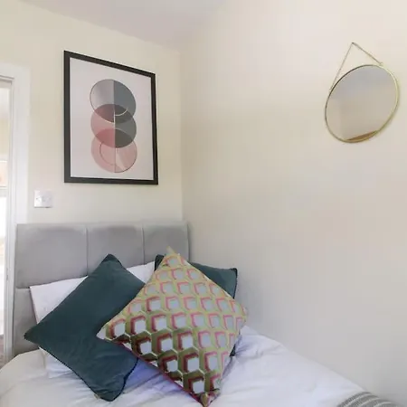 Holiday home Cosy Modern 3 Bedroom House In