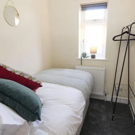 Cosy Modern 3 Bedroom House In Holiday home Bradford (West Yorkshire)