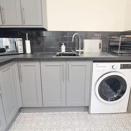 Cosy Modern 3 Bedroom House In 펜션 브래드퍼드