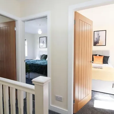 Holiday home Cosy Modern 3 Bedroom House In *