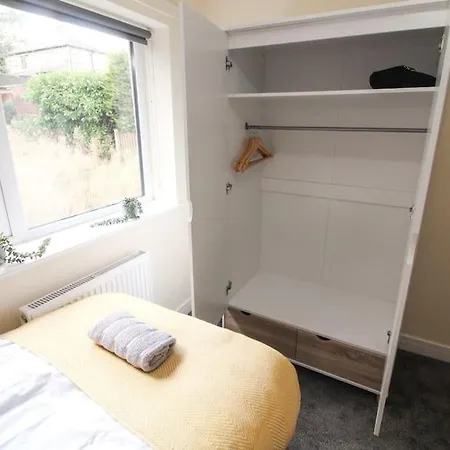 Cosy Modern 3 Bedroom House In Bradford (West Yorkshire)