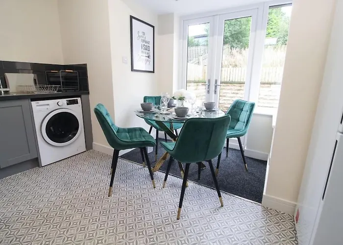 Cosy Modern 3 Bedroom House In