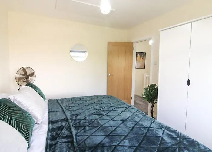 Vakantiehuis Cosy Modern 3 Bedroom House In *