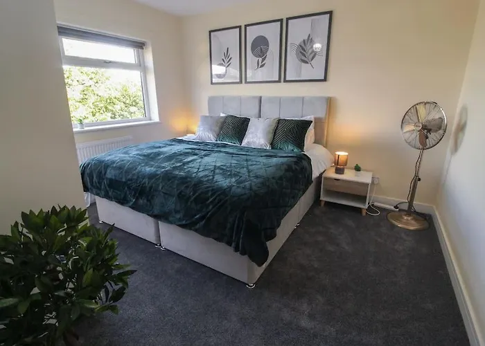 Cosy Modern 3 Bedroom House In *