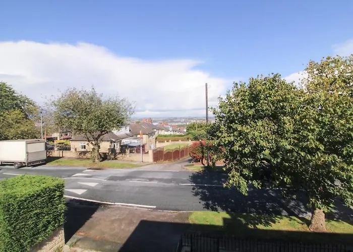 Cosy Modern 3 Bedroom House In