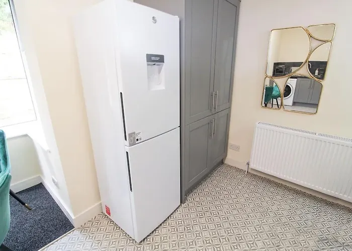 Cosy Modern 3 Bedroom House In