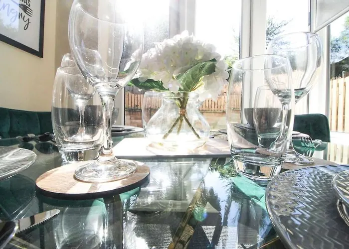 Vakantiehuis Cosy Modern 3 Bedroom House In *