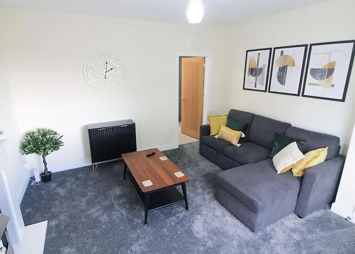 Cosy Modern 3 Bedroom House In *