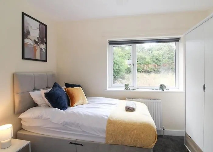 Cosy Modern 3 Bedroom House In Holiday home