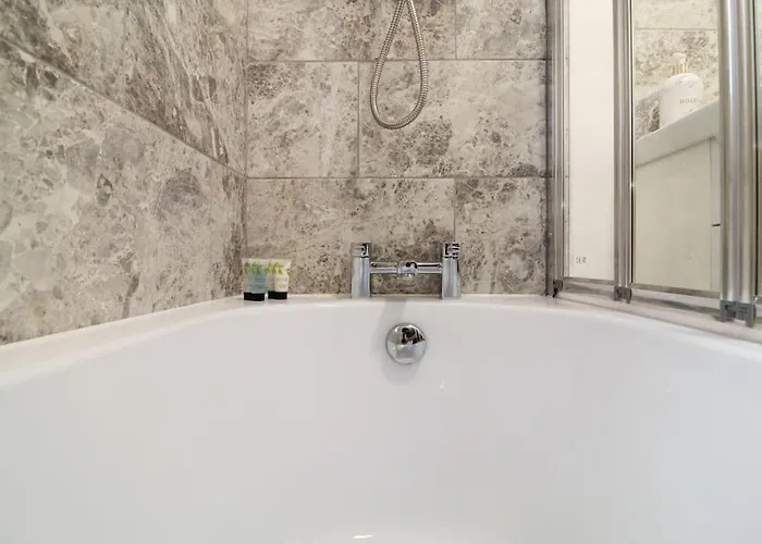 Vakantiehuis Cosy Modern 3 Bedroom House In