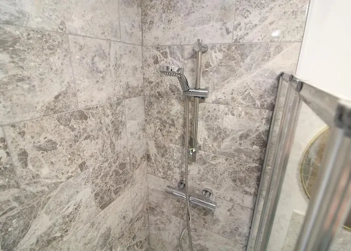 Cosy Modern 3 Bedroom House In Vakantiehuis *