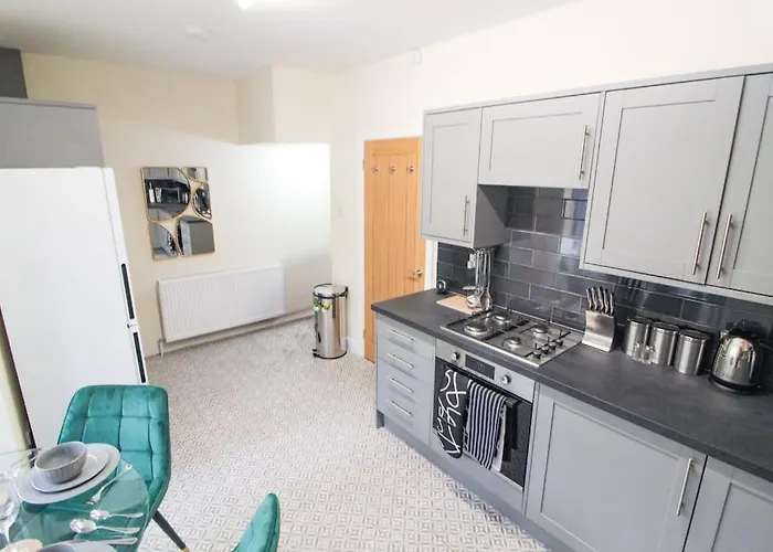 Cosy Modern 3 Bedroom House In