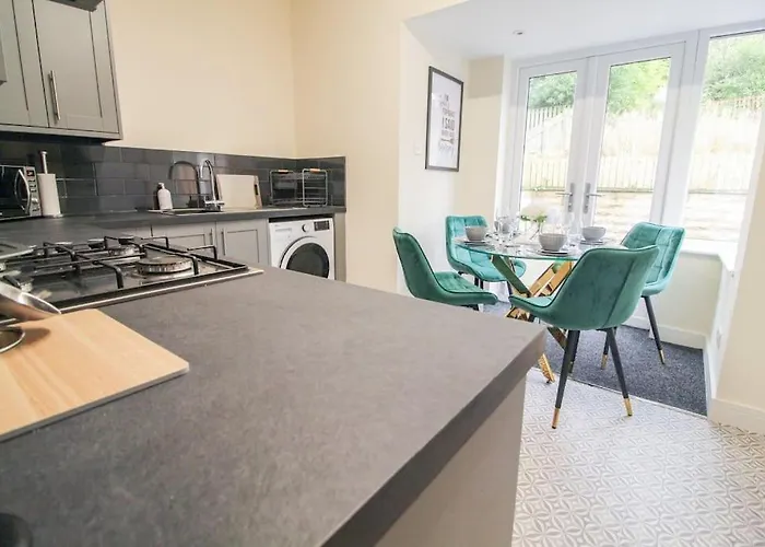 Cosy Modern 3 Bedroom House In